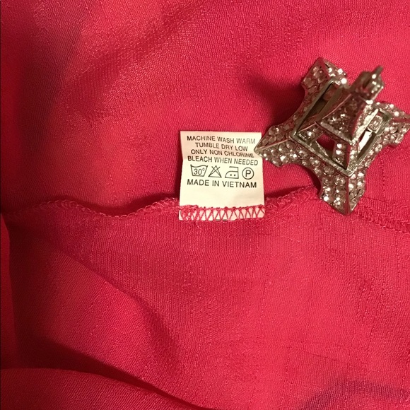 TWO WOMEN AND A TRUNK top - Picture 6 of 6